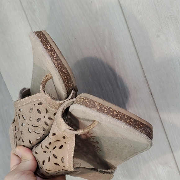 Aetrex "Like New" Laser Leather Womens Hook&loop Loop toe sandals shoe 9.5 - Picture 4 of 10